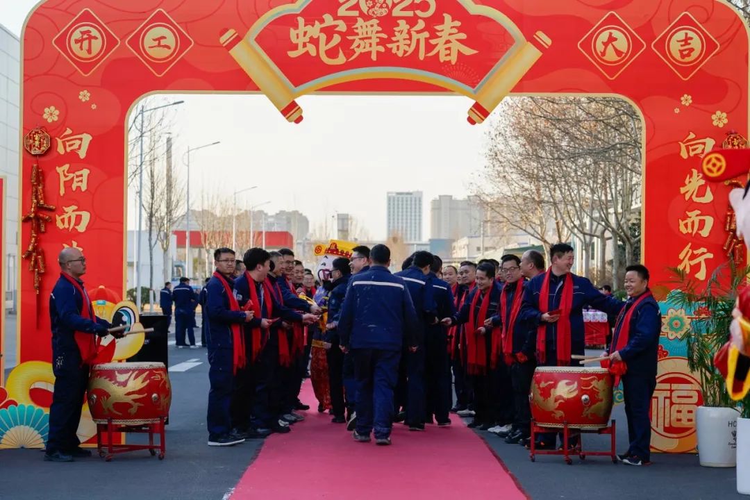 醒狮腾跃启新章 | 百乐博专用车2025年开工盛典燃情开启！