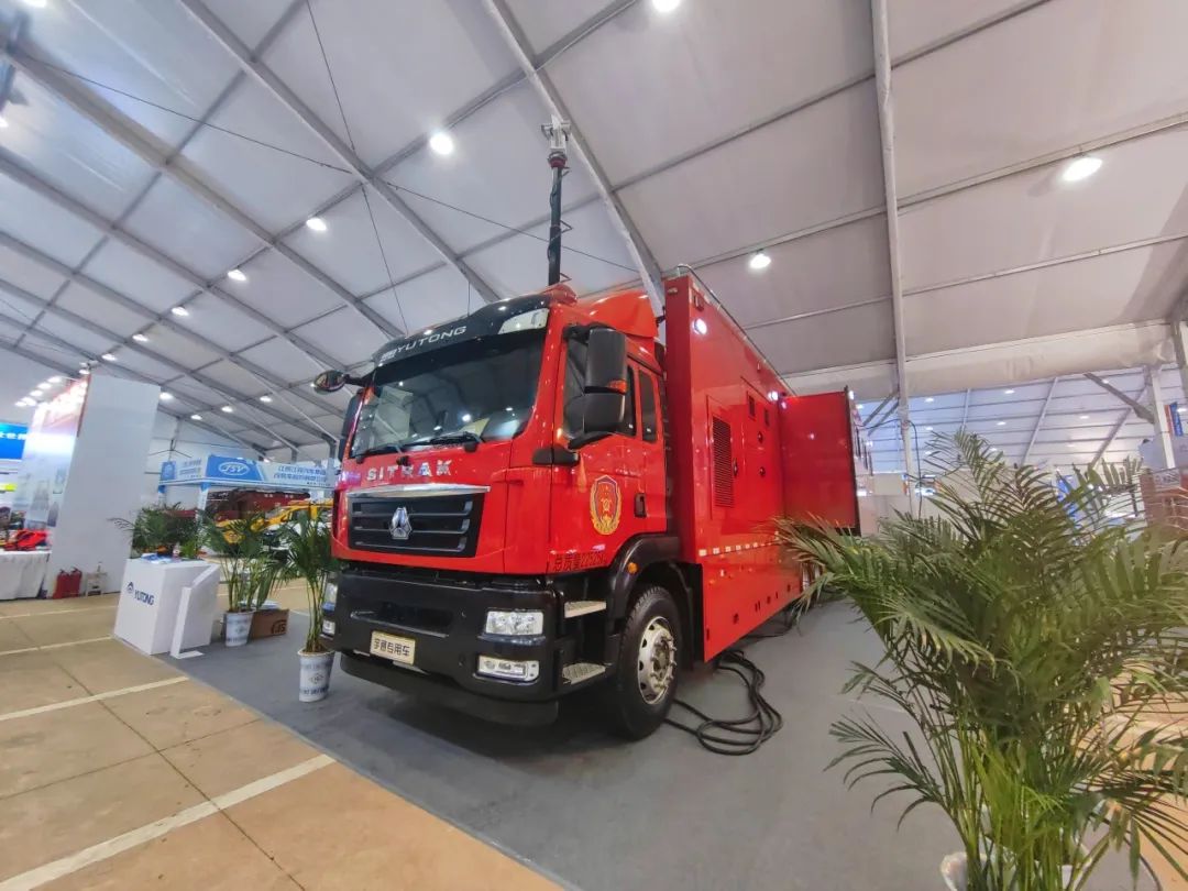 科技赋能应急指挥中枢，百乐博大型通信指挥车参展第四届长沙国际工程机械展览会