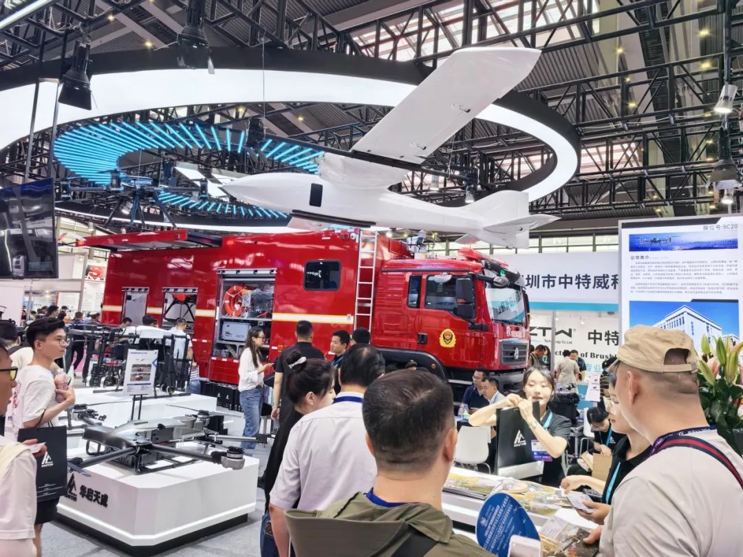 低空腾飞 安全护航｜百乐博无人机系列装备亮相2025国际低空经济与无人系统博览会