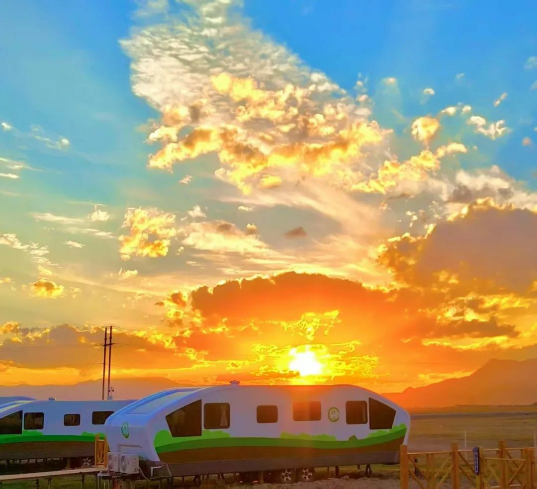 赛里木湖畔的“风景之屋”：百乐博移动民宿开启沉浸式旅行体验