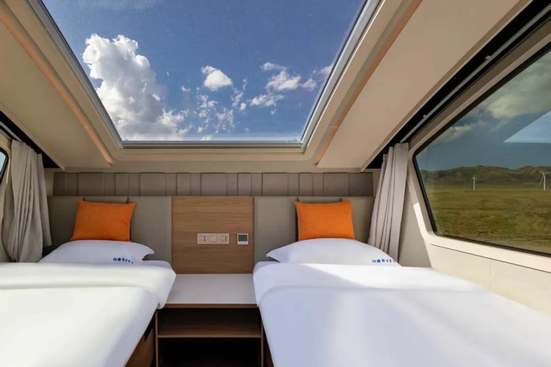 赛里木湖畔的“风景之屋”：百乐博移动民宿开启沉浸式旅行体验
